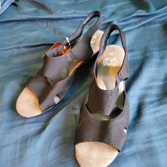 Faded Glory Shoes - NWT Black Sandals Size 6.5